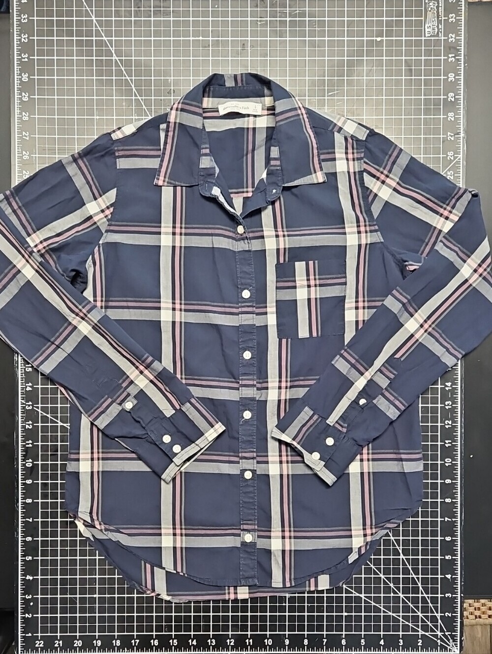 Abercrombie & Fitch Women's Navy Long Sleeve Plaid Button-Down Shirt Small